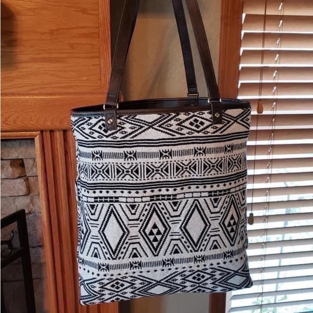 Thirty-One Reversible Tote - Picture 3 of 5